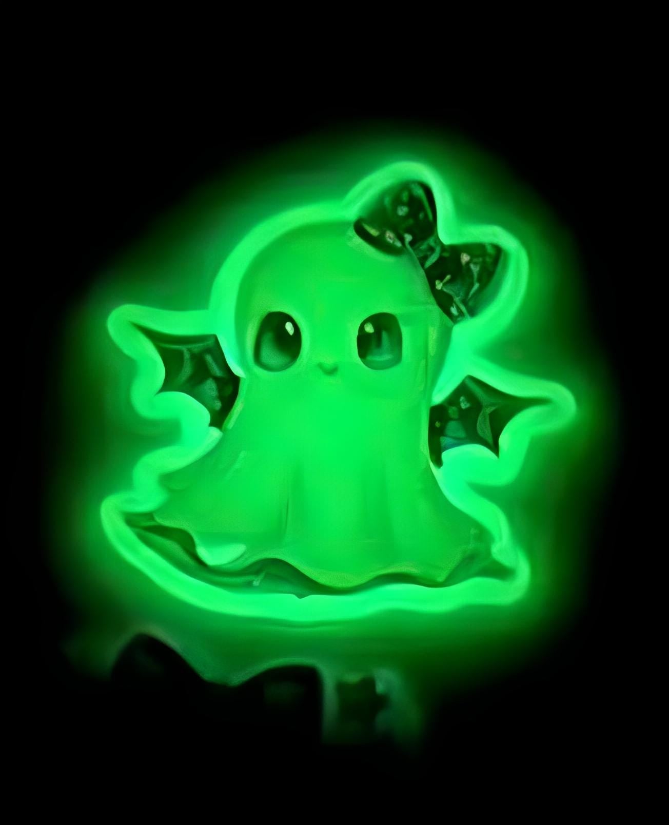 Light Up Your Diamond Painting Fun – Glow in the Dark Halloween Ghost Cover Minders!